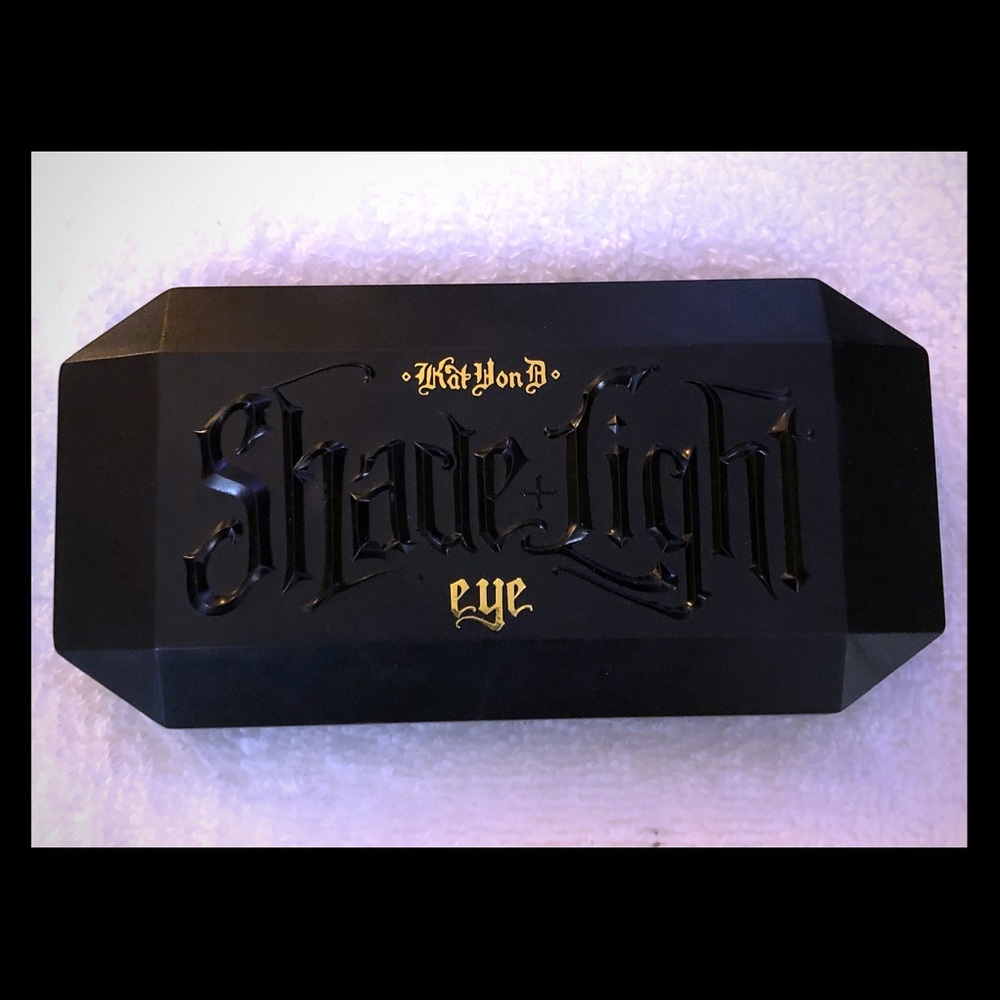 Kat Von D Shade + Light Eyeshadow quad